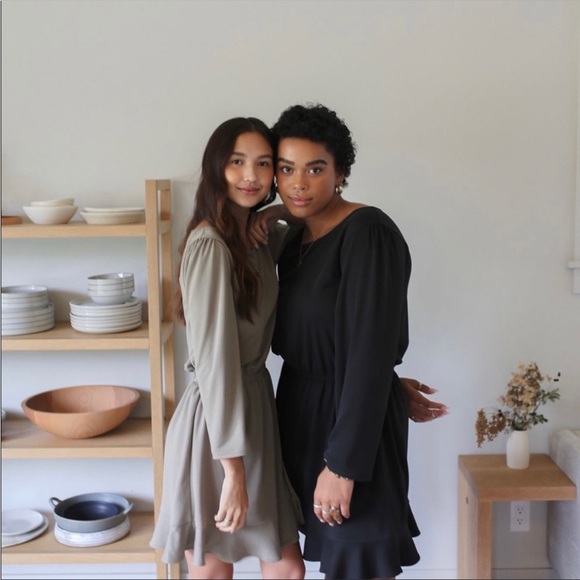 Emma Knudsen Sawyer Dress in Olive. Size M - Picture 3 of 10